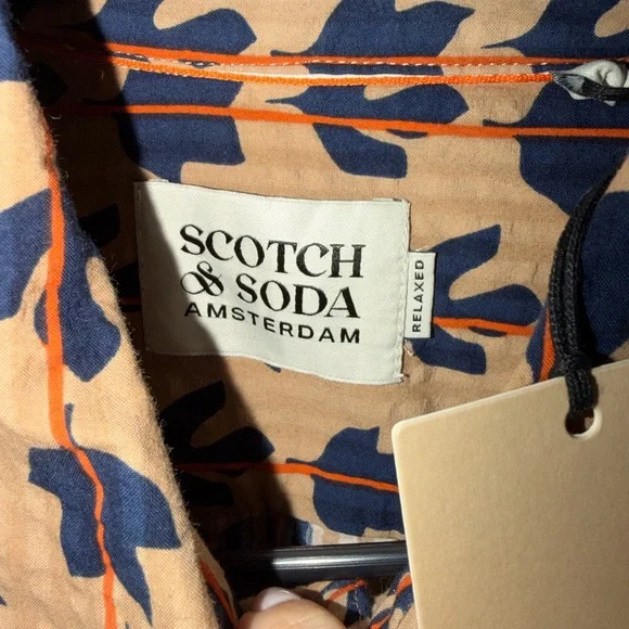 Scotch and Soda Men’s Printed Button-Up Shirt in Beige with Navy Motif - Picture 4 of 5